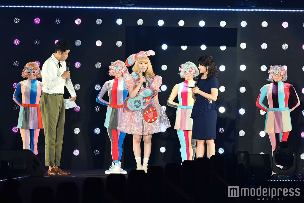 Kyary performs at TGC 2016 S:S 05