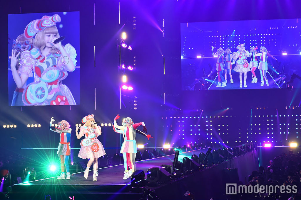Kyary performs at TGC 2016 S:S 07