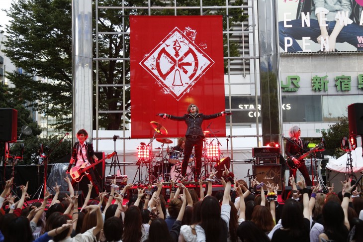 DIAURA forced to end surprise show because of rowdy fans