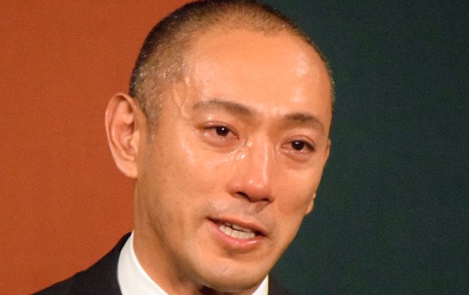 Ichikawa Ebizo delivers tearful news conference for late wife Mao Kobayashi