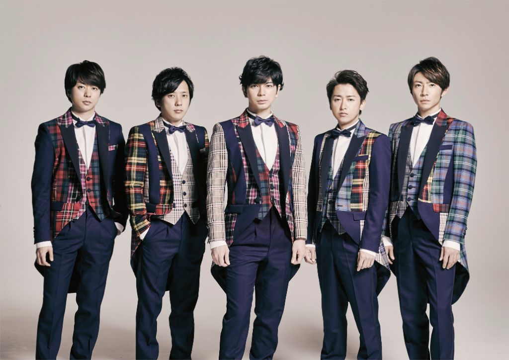 Arashi releases “5 x 20” best album and sets new record