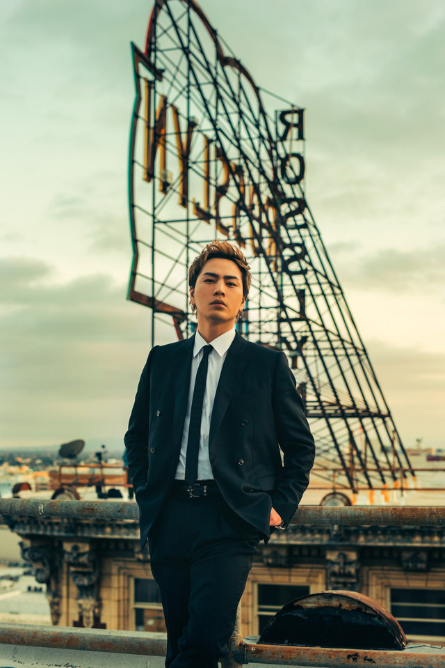 Hiroomi Tosaka Turns  Up the Sex Appeal with “NAKED LOVE”