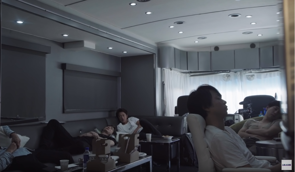 Arashi shares behind-the-scenes footage in Tokyo & L.A for “Turning up”