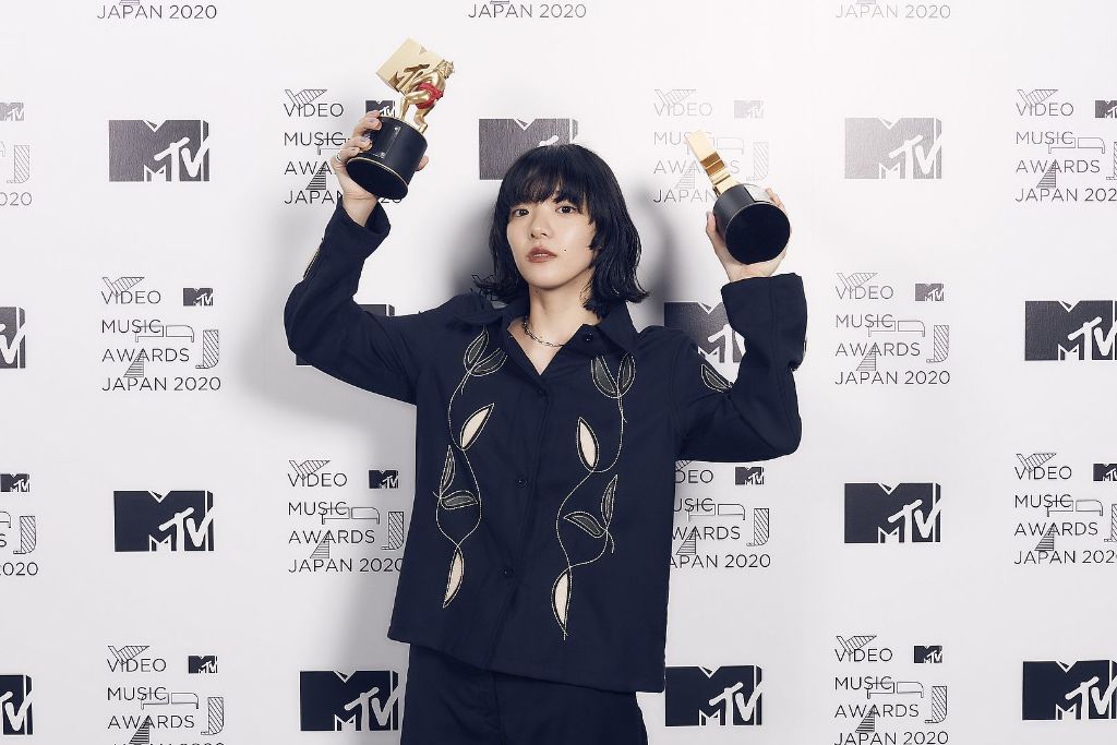 Aimyon Wins Best Video Award at the MTV VMAJ 2020
